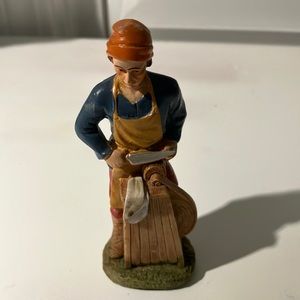 Knife sharpening man for Nativity Scene 4 in tall
